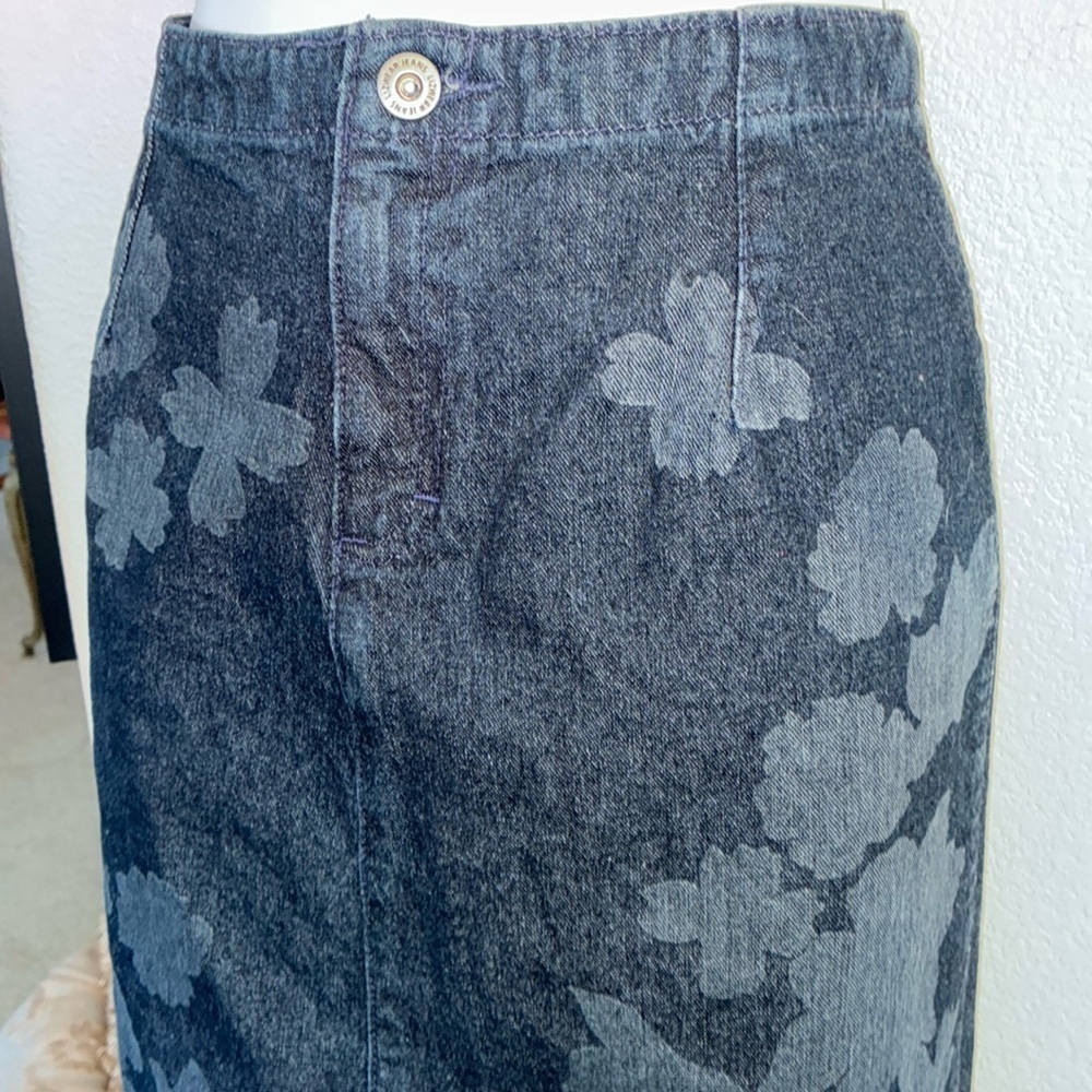 Liz Claoborne denim skirt Woman's, 8, Dark grey, light grey stencil flowers. EUC - Picture 5 of 17